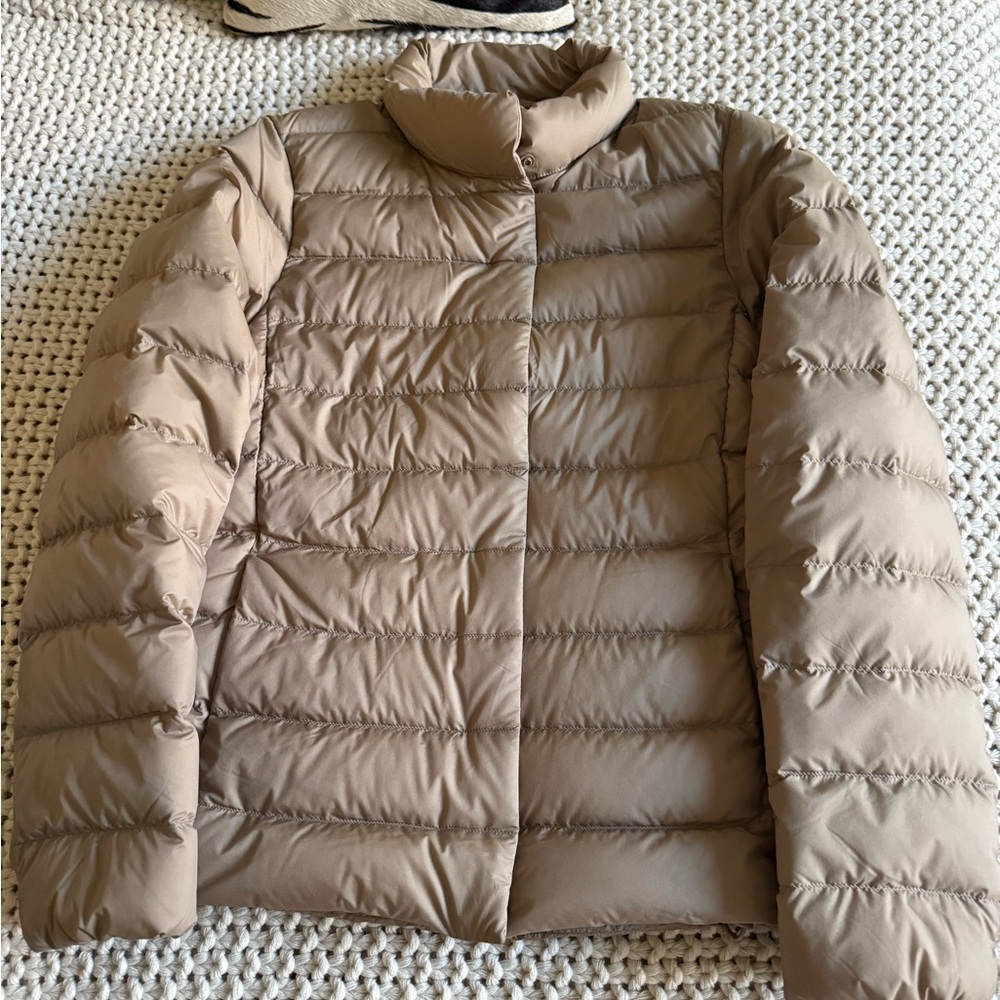 NWOT Uniqlo Women's Beige Puffer Jacket XS - Picture 2 of 4